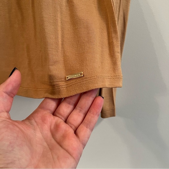 Women’s T Tahari tan turtleneck long sleeve blouse size small S - Picture 2 of 5